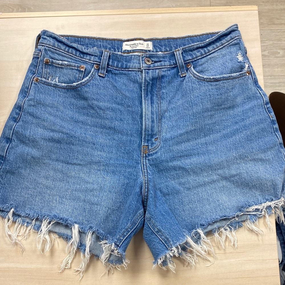Abercrombie & Fitch Light Blue Frayed Jean Shorts Sz 31